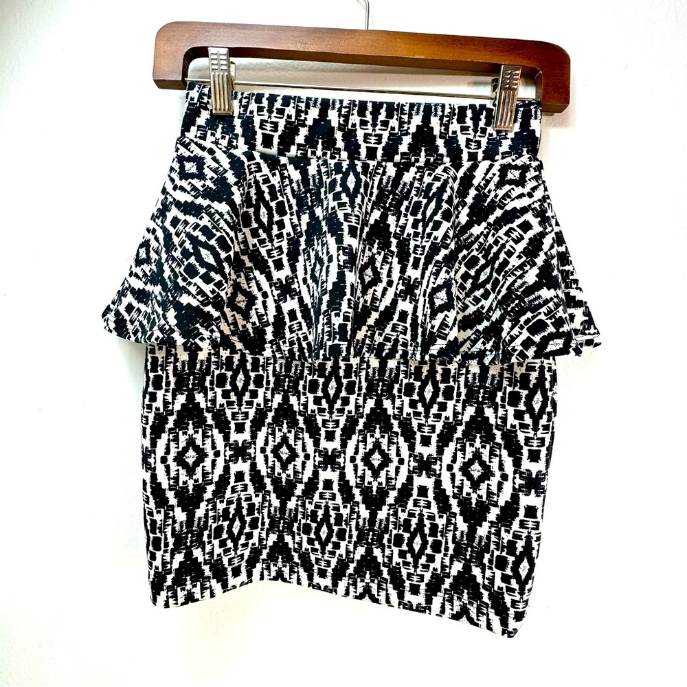 2b Bebe Casual Skirt Ruffle accents, Frills & ruffles Size: XS